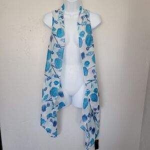 Chatties NWT White Blue Floral Free Spirit Patt Wrap One Size Sleeveless Scarf